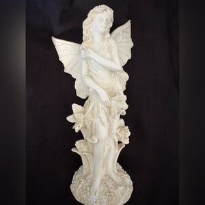 Elegant Cream 
Twinkle Toe Butterfly Fairy Statue